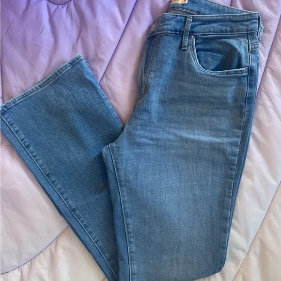 Levi's 725 High Rise Bootcut Jeans - Picture 5 of 5